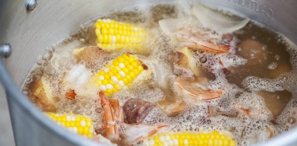 Low Country Boil in Pot | Better Beach Rentals