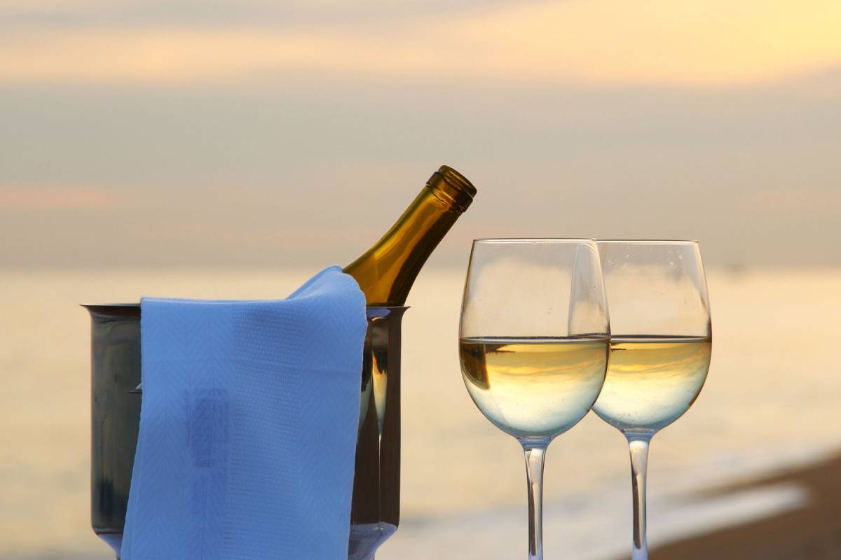 Experience the Best Waterfront Restaurants Near Oak Island Better Beach Realty